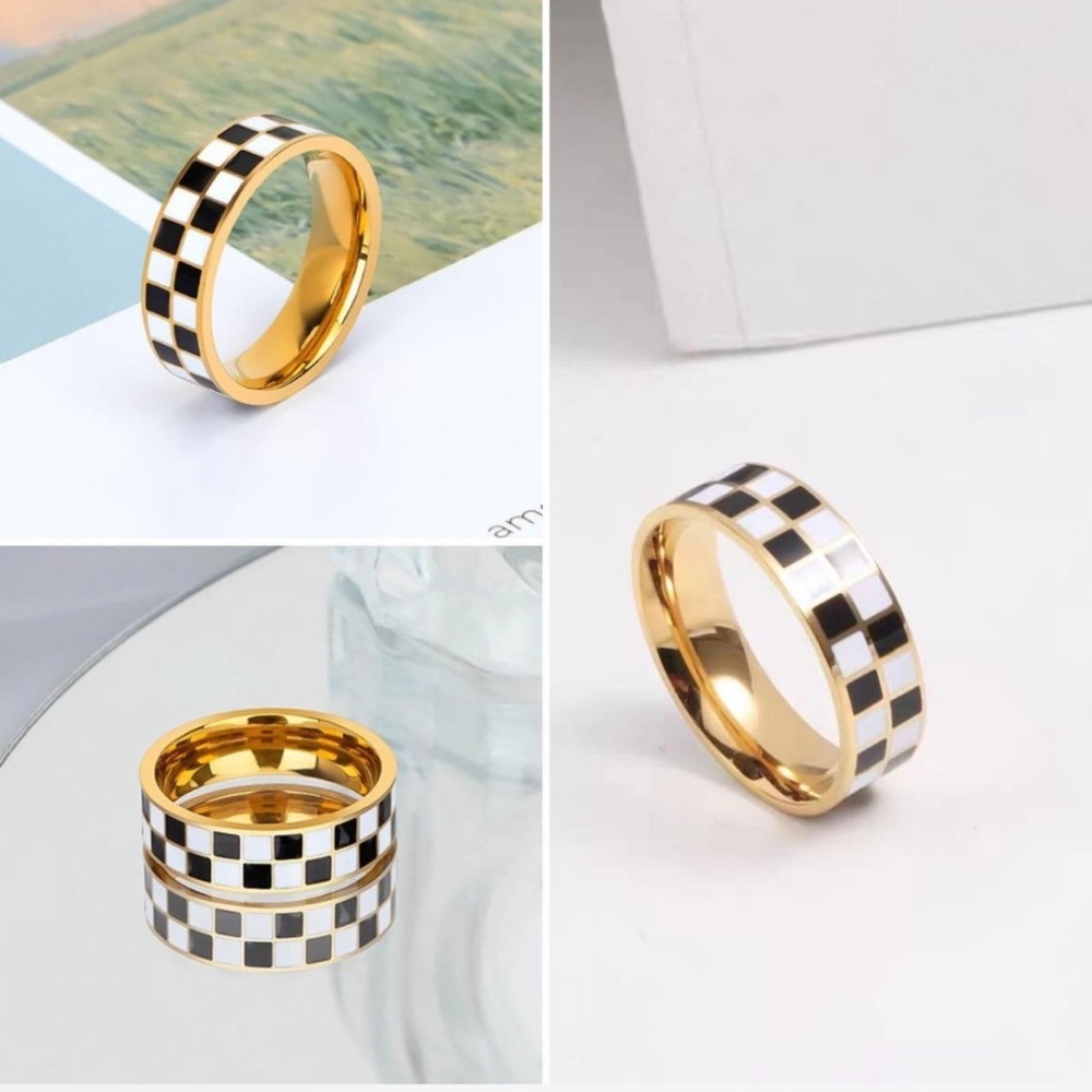 Amazon - checkered gold ring - Picture 4 of 5